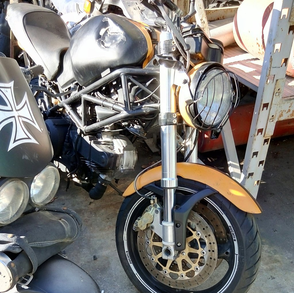 motoveicoli | moto | Ducati Monster 750 | buell 1000 | pezzi di ricambio originali usati | accessori per motoveicoli | Pomili Demolizioni Speciali Srl | Pomilids
