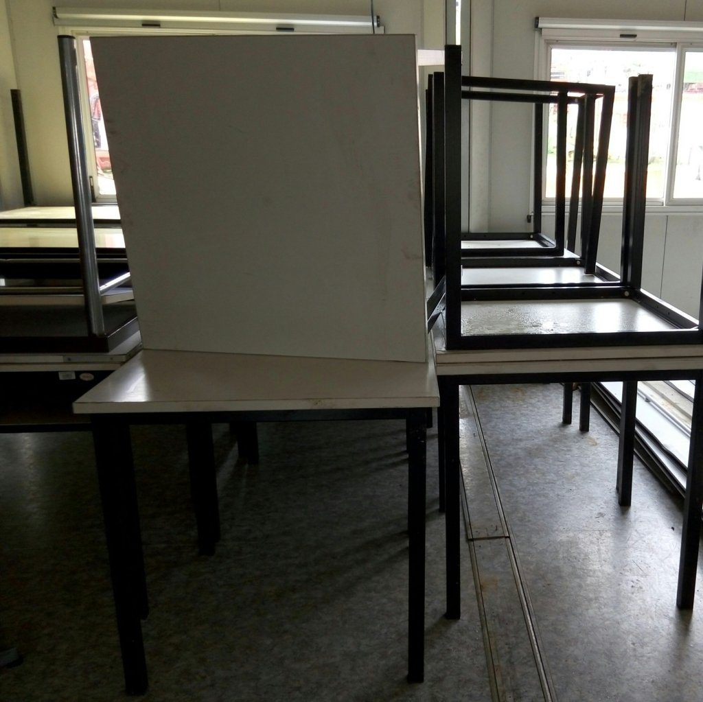 tavoli da mensa in formica