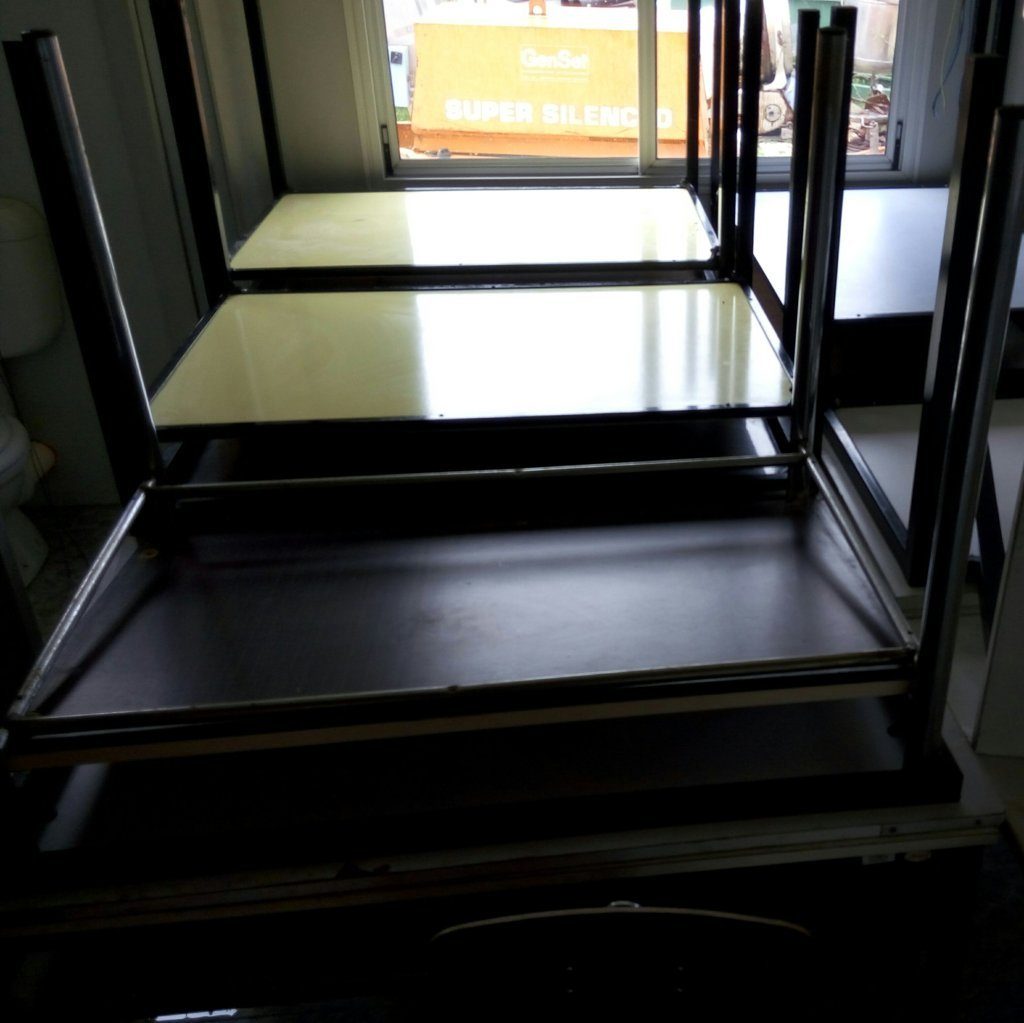 tavoli da mensa in formica