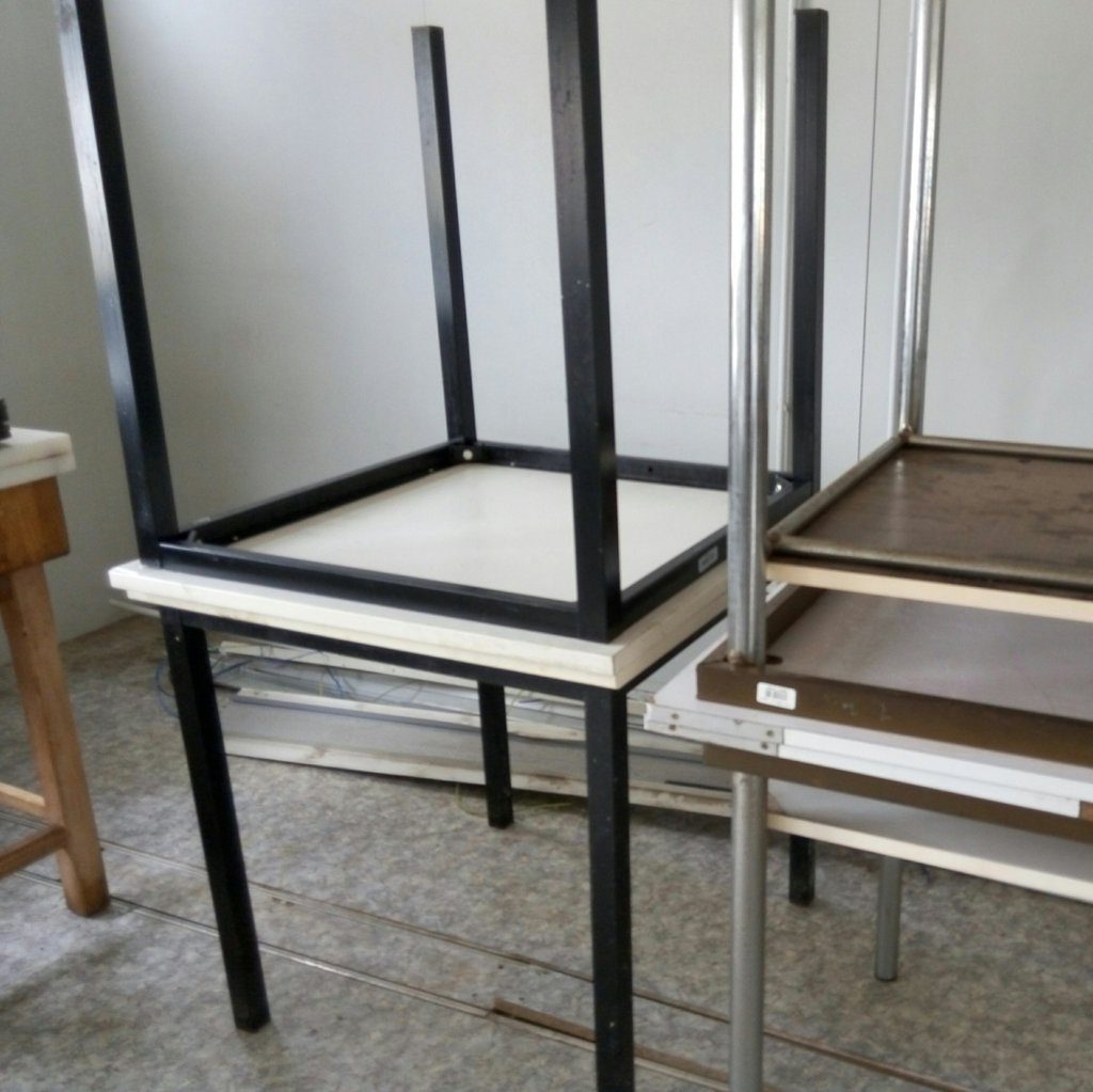 tavoli da mensa in formica