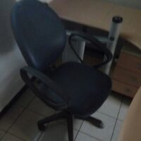 sedie da ufficio con rotelle - sedia colore nero blu - usato | arredamento ufficio | Pomili Demolizioni Speciali srl
