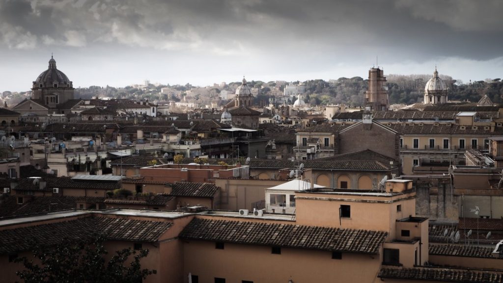 Roma | Foto di Claudio Recanatini su Unsplash