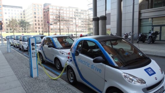 Auto elettriche in affitto - carsharing