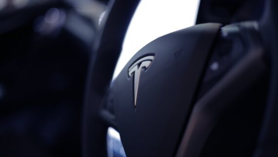 Tesla - auto elettrica