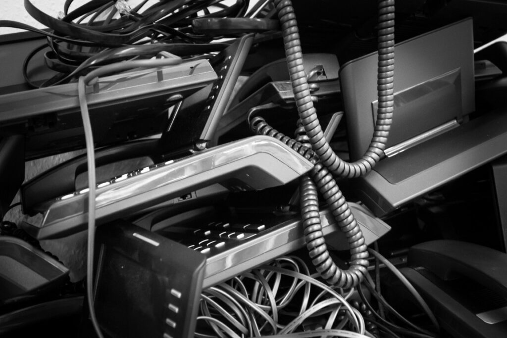 Telefoni fissi rifiuti | RAEE - Didgeman su pixabay