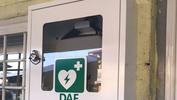 Defibrillatore semiautomatico - Pomili Demolzioni Speciali Srl